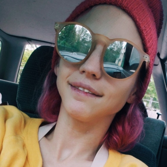 Meet your Posher, KT. - Picture 3 of 4